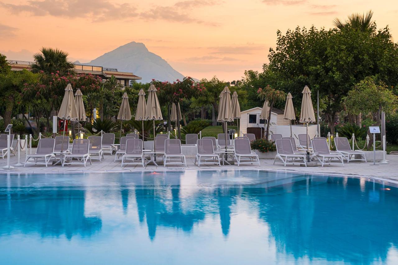 Grand Palladium Sicilia Resort & Spa Campofelice Di Roccella Eksteriør billede